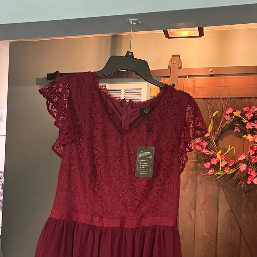 Chic Lace Midi Dress in Deep Red